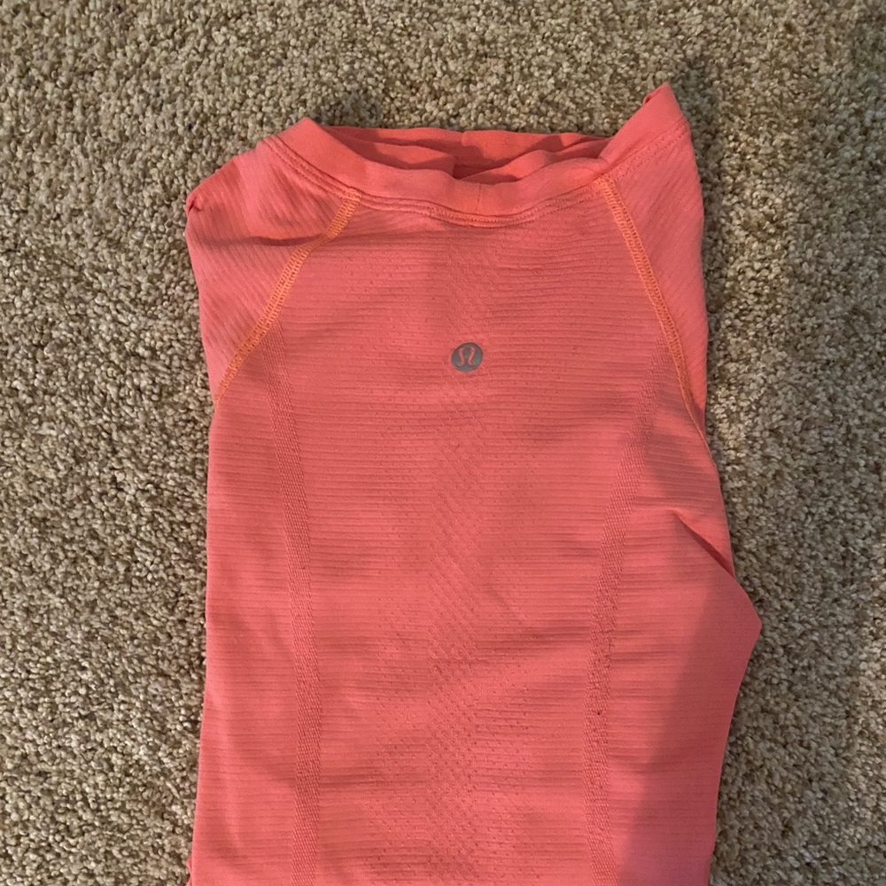 LULULEMON SIZE 2 SWIFTLY TECH 2.0